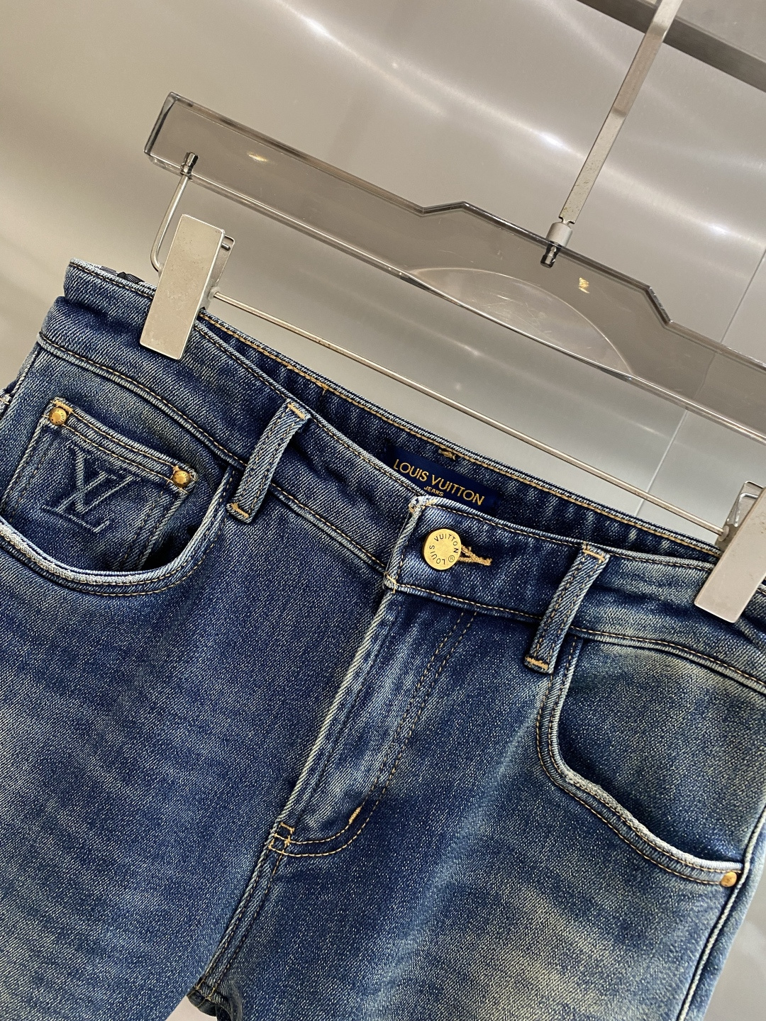 《𝙉𝙚𝙬🤍🖤驴家》25ss秋冬牛仔 超级有范儿的一款牛仔裤，定制原版水洗牛仔面料，独特设计，顶级工艺字母