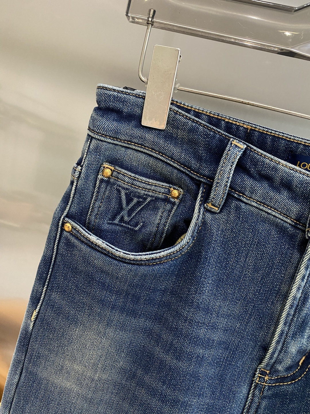 《𝙉𝙚𝙬🤍🖤驴家》25ss秋冬牛仔 超级有范儿的一款牛仔裤，定制原版水洗牛仔面料，独特设计，顶级工艺字母