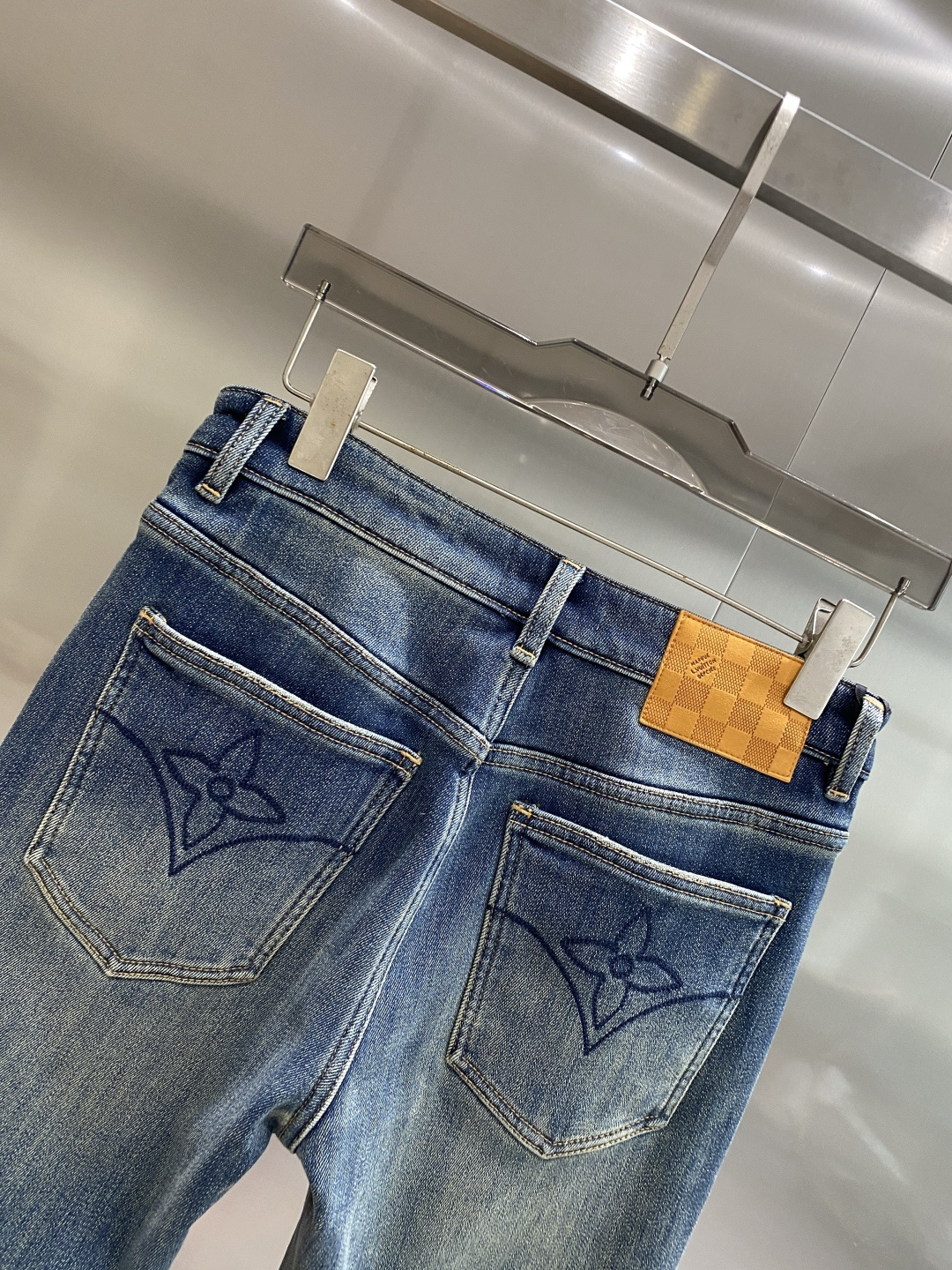 《𝙉𝙚𝙬🤍🖤驴家》25ss秋冬牛仔 超级有范儿的一款牛仔裤，定制原版水洗牛仔面料，独特设计，顶级工艺字母