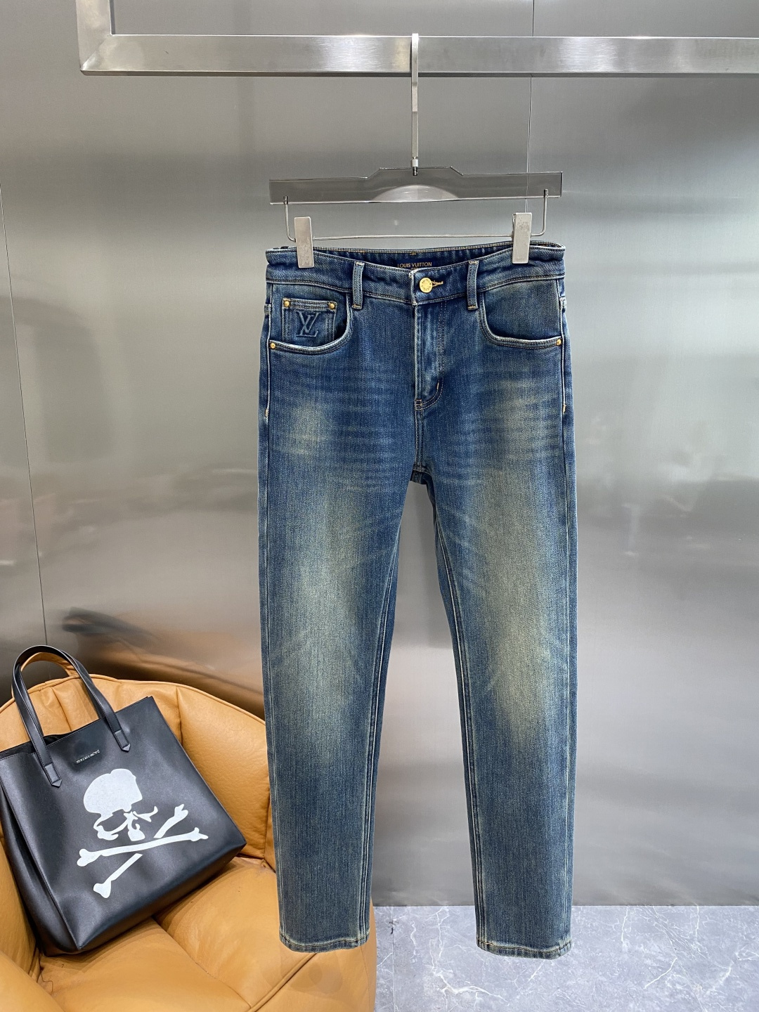 《𝙉𝙚𝙬🤍🖤驴家》25ss秋冬牛仔 超级有范儿的一款牛仔裤，定制原版水洗牛仔面料，独特设计，顶级工艺字母