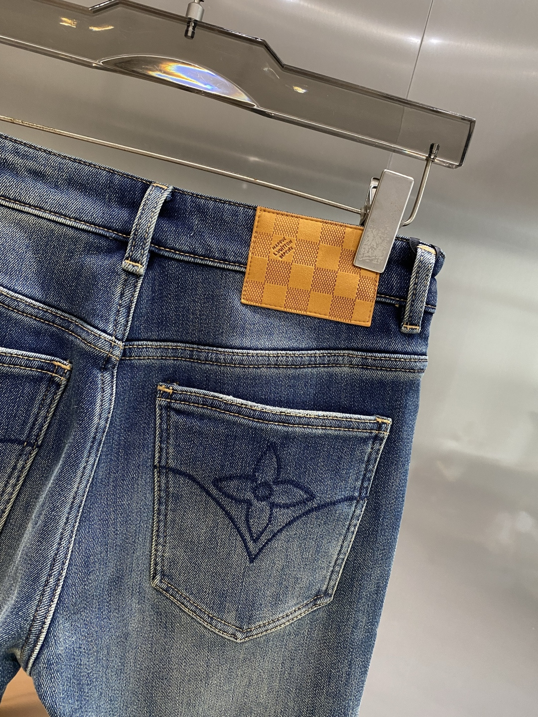《𝙉𝙚𝙬🤍🖤驴家》25ss秋冬牛仔 超级有范儿的一款牛仔裤，定制原版水洗牛仔面料，独特设计，顶级工艺字母