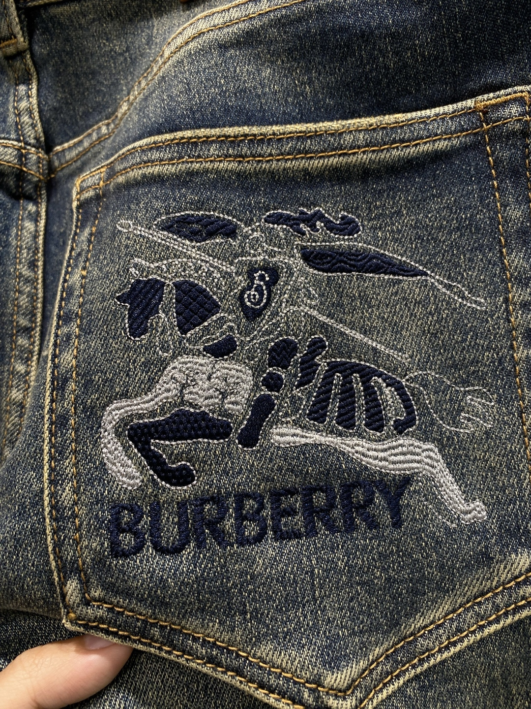 《𝙉𝙚𝙬🤍🖤巴家》25ss秋冬牛仔 超级有范儿的一款牛仔裤，定制原版水洗牛仔面料，独特设计，顶级工艺字母