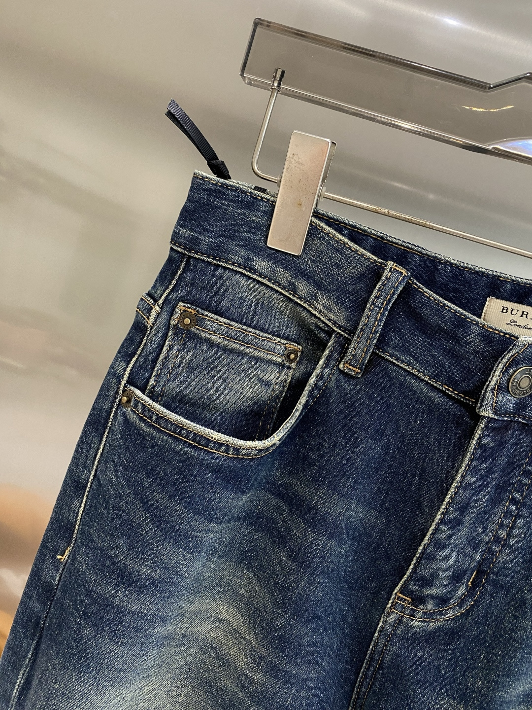 《𝙉𝙚𝙬🤍🖤巴家》25ss秋冬牛仔 超级有范儿的一款牛仔裤，定制原版水洗牛仔面料，独特设计，顶级工艺字母