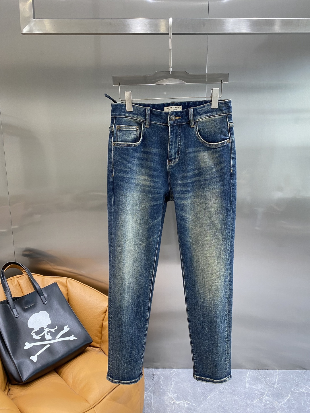 《𝙉𝙚𝙬🤍🖤巴家》25ss秋冬牛仔 超级有范儿的一款牛仔裤，定制原版水洗牛仔面料，独特设计，顶级工艺字母