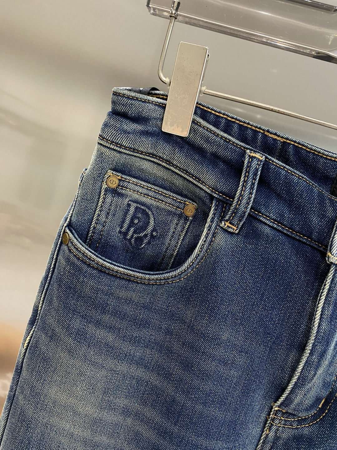 《𝙉𝙚𝙬🤍🖤迪家》25ss秋冬牛仔 超级有范儿的一款牛仔裤，定制原版水洗牛仔面料，独特设计，顶级工艺字母