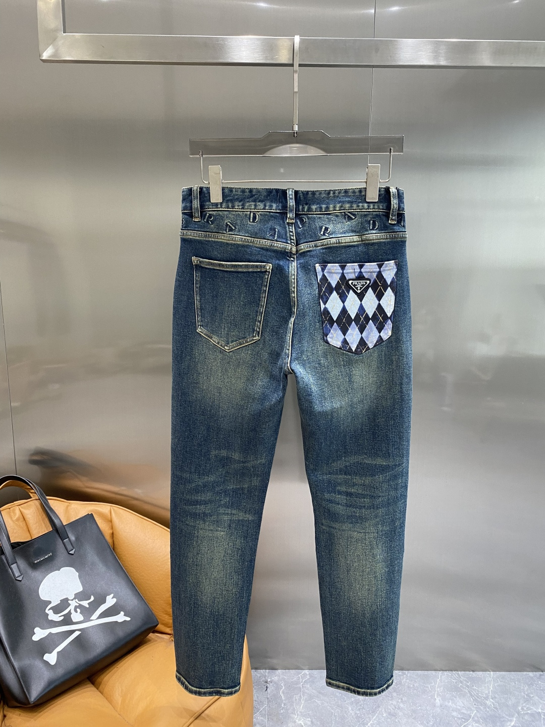 《𝙉𝙚𝙬🤍🖤普家》25ss秋冬牛仔 超级有范儿的一款牛仔裤，定制原版水洗牛仔面料，独特设计，顶级工艺字母