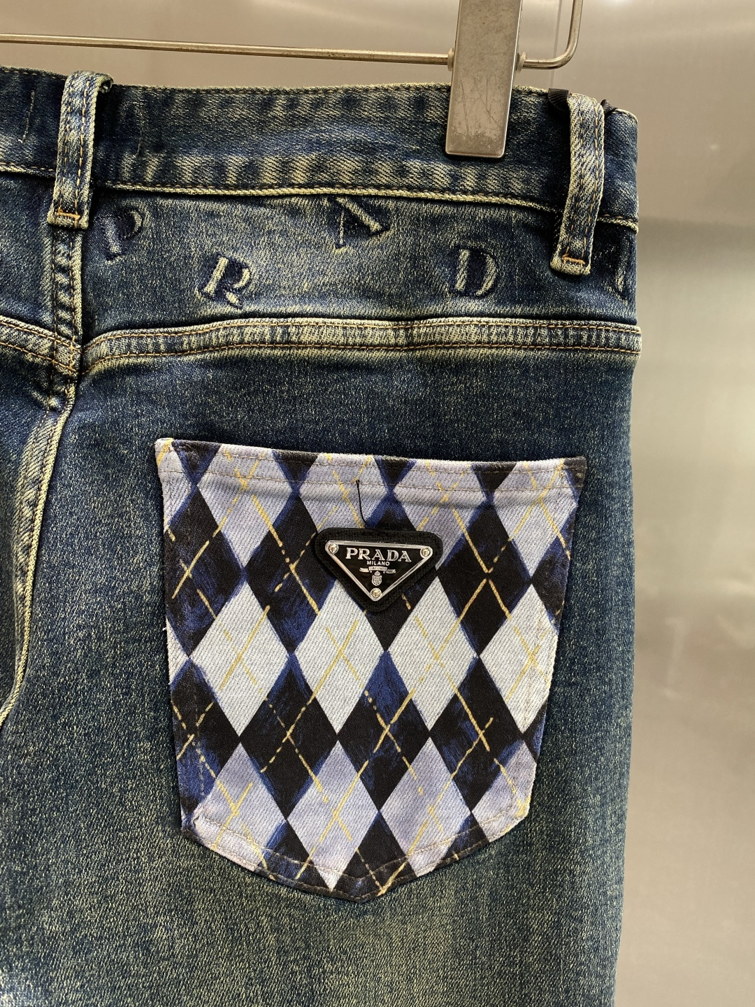 《𝙉𝙚𝙬🤍🖤普家》25ss秋冬牛仔 超级有范儿的一款牛仔裤，定制原版水洗牛仔面料，独特设计，顶级工艺字母