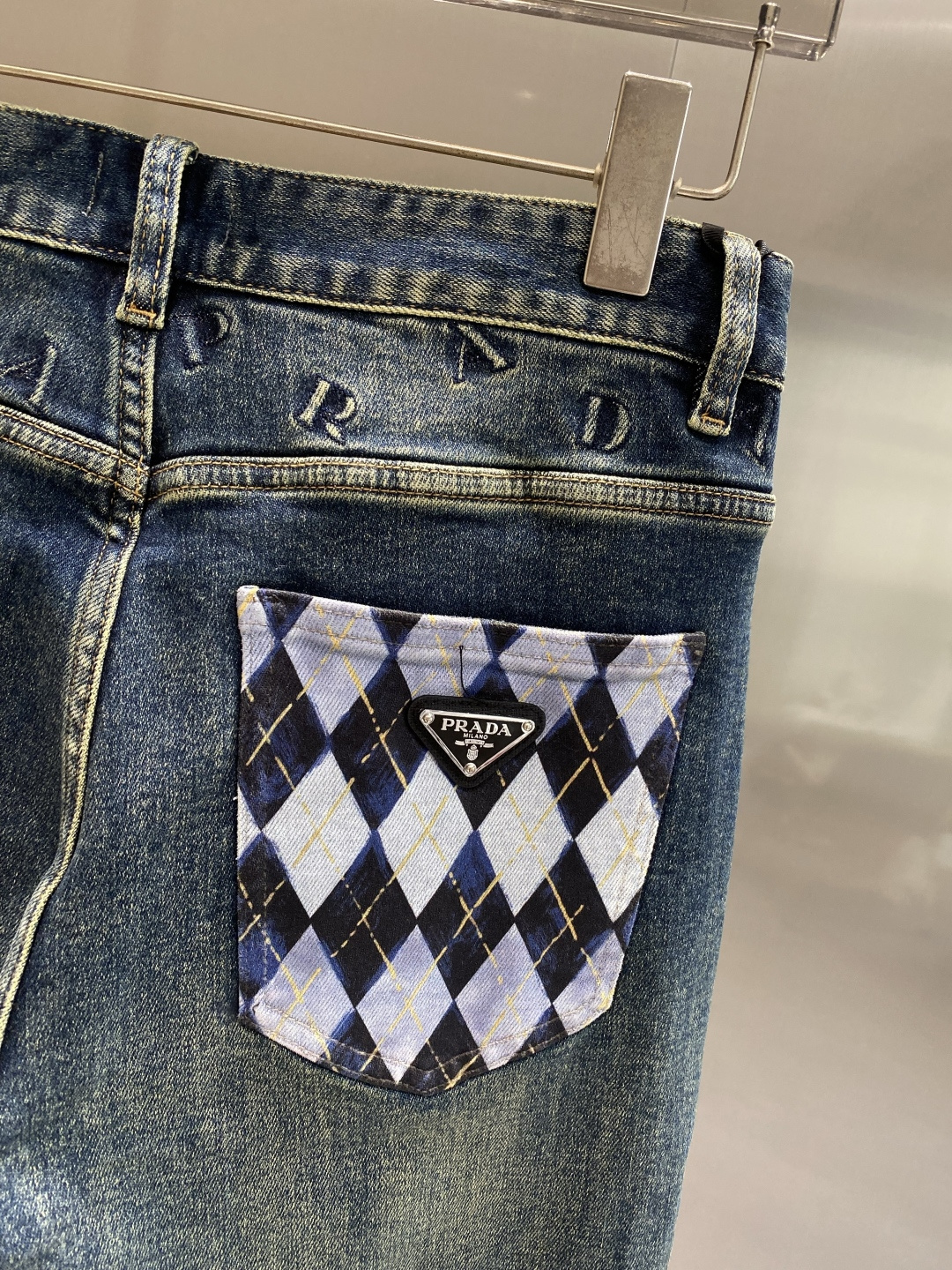 《𝙉𝙚𝙬🤍🖤普家》25ss秋冬牛仔 超级有范儿的一款牛仔裤，定制原版水洗牛仔面料，独特设计，顶级工艺字母