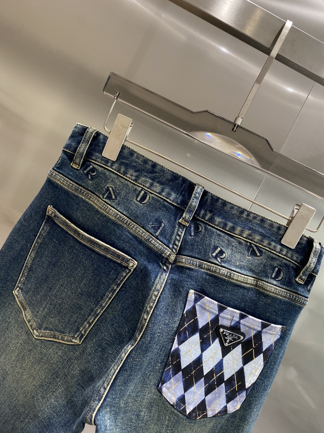 《𝙉𝙚𝙬🤍🖤普家》25ss秋冬牛仔 超级有范儿的一款牛仔裤，定制原版水洗牛仔面料，独特设计，顶级工艺字母