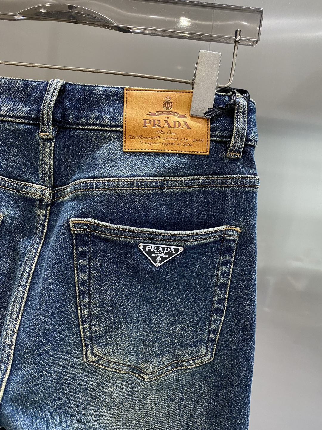 《𝙉𝙚𝙬🤍🖤普家》25ss秋冬牛仔 超级有范儿的一款牛仔裤，定制原版水洗牛仔面料，独特设计，顶级工艺字母