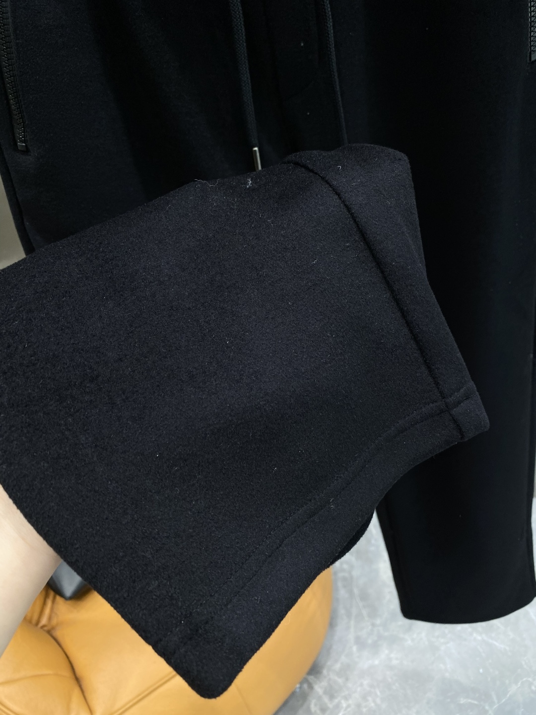 《𝙉𝙚𝙬🤍🖤alo家》2025秋冬新款休闲裤！官网同步发售。品牌经典LOGO休闲裤 ，舒适度极好，手触感