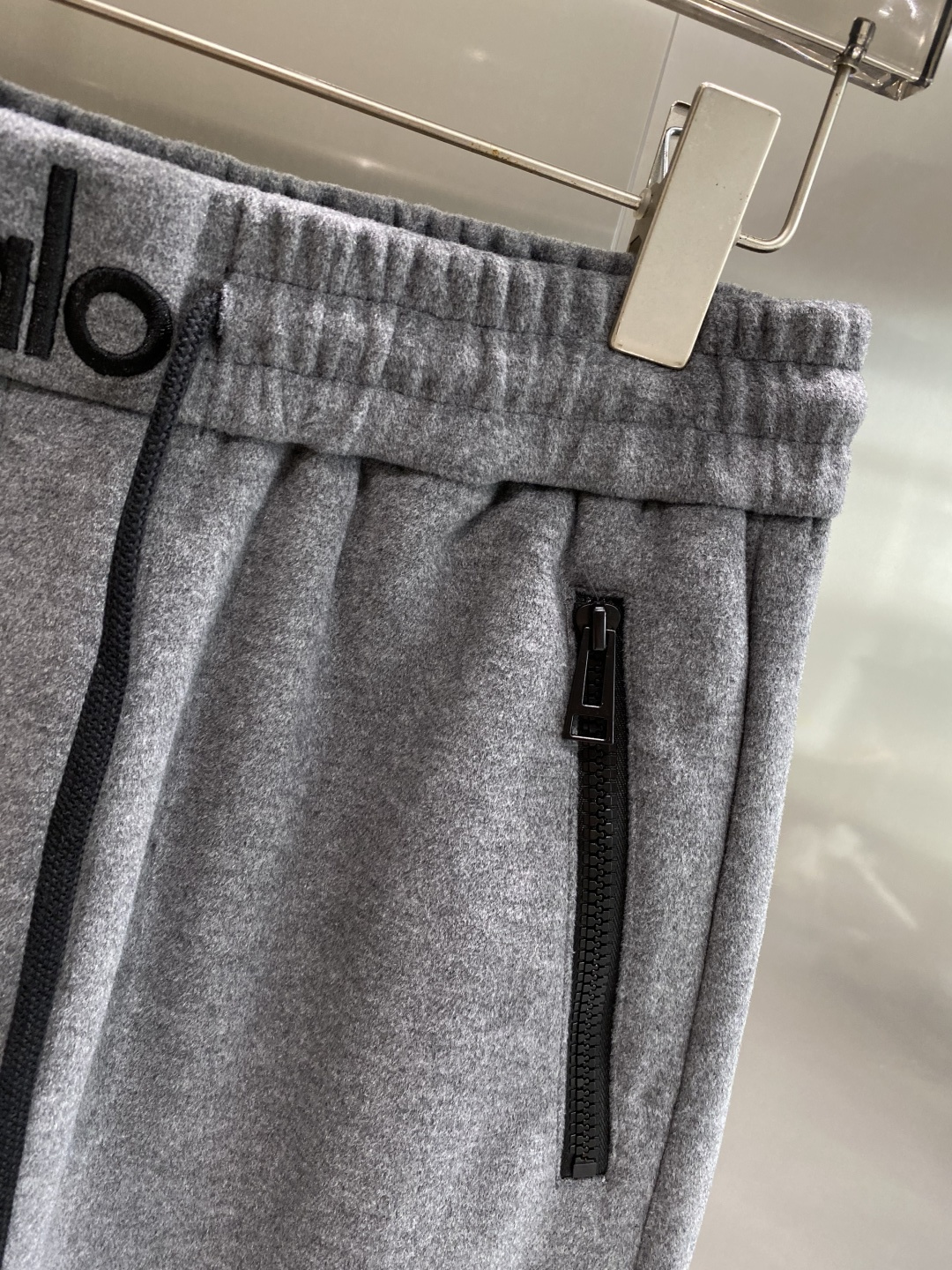 《𝙉𝙚𝙬🤍🖤alo家》2025秋冬新款休闲裤！官网同步发售。品牌经典LOGO休闲裤 ，舒适度极好，手触感