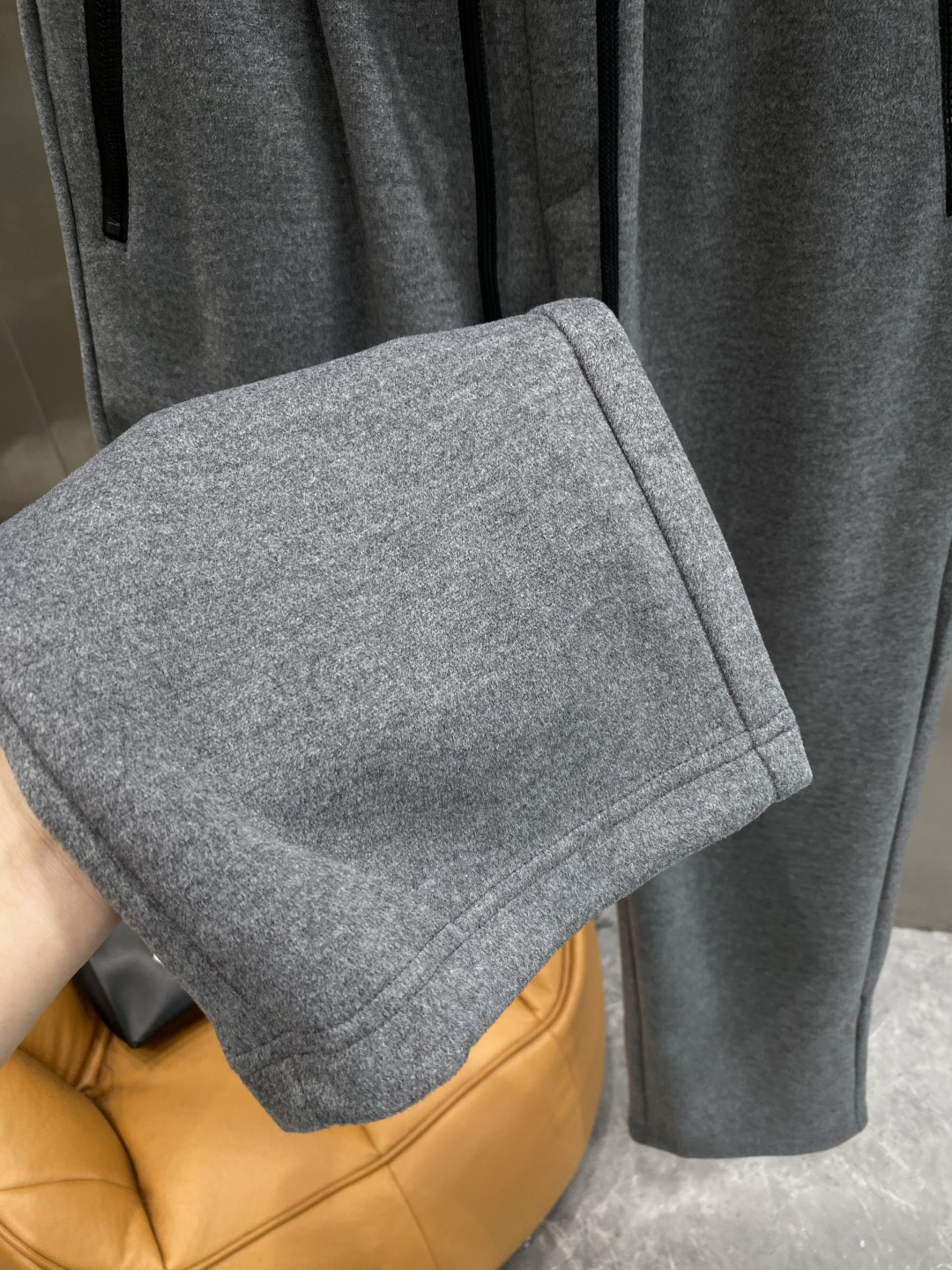 《𝙉𝙚𝙬🤍🖤alo家》2025秋冬新款休闲裤！官网同步发售。品牌经典LOGO休闲裤 ，舒适度极好，手触感