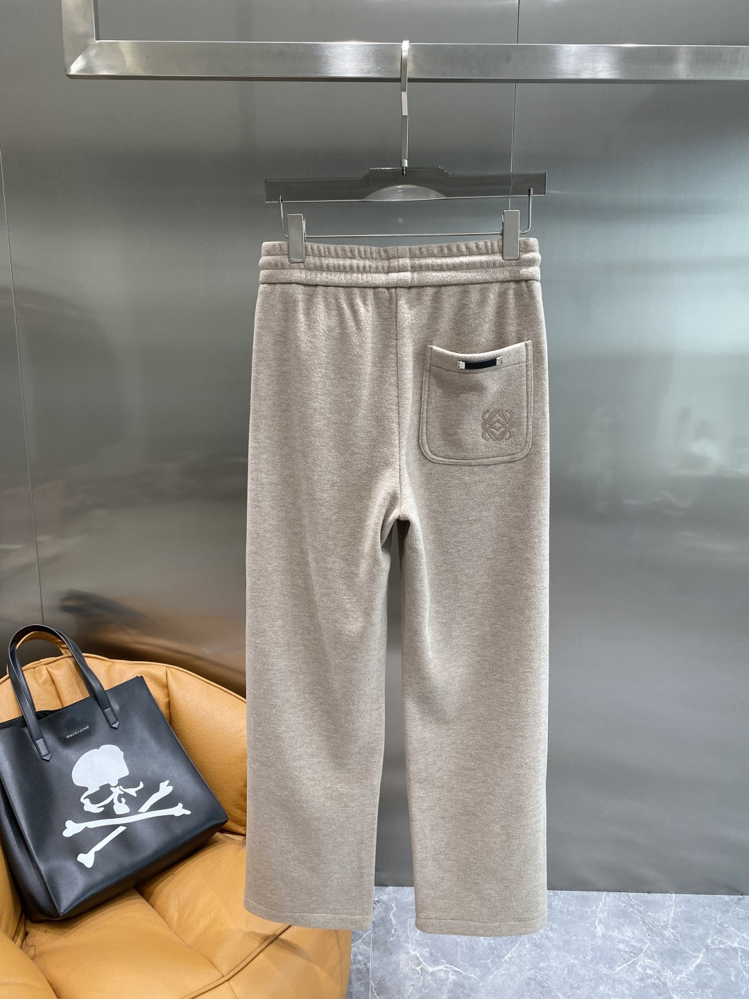《𝙉𝙚𝙬🤍🖤罗家》2025专柜新品大爆款高端休闲裤松紧裤！奢华品牌logo重工艺点缀 随意进出专柜，高端