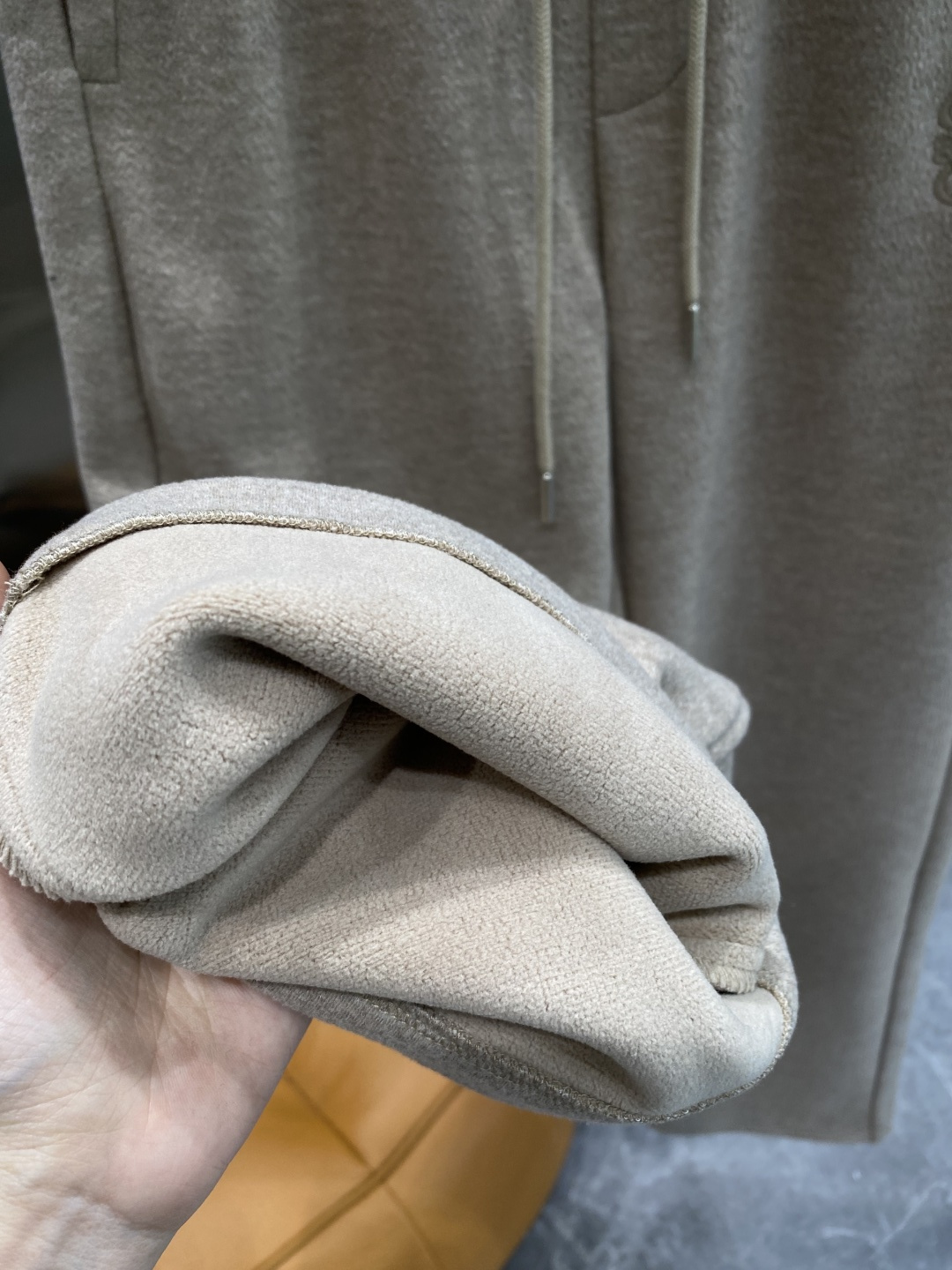 《𝙉𝙚𝙬🤍🖤罗家》2025专柜新品大爆款高端休闲裤松紧裤！奢华品牌logo重工艺点缀 随意进出专柜，高端