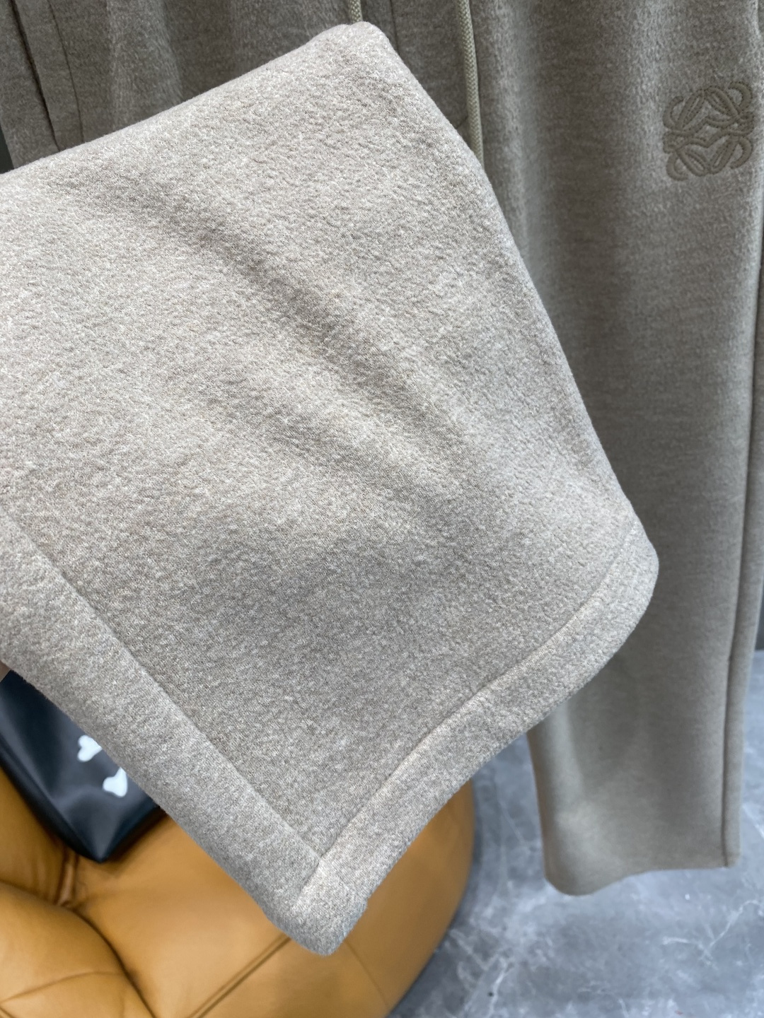 《𝙉𝙚𝙬🤍🖤罗家》2025专柜新品大爆款高端休闲裤松紧裤！奢华品牌logo重工艺点缀 随意进出专柜，高端