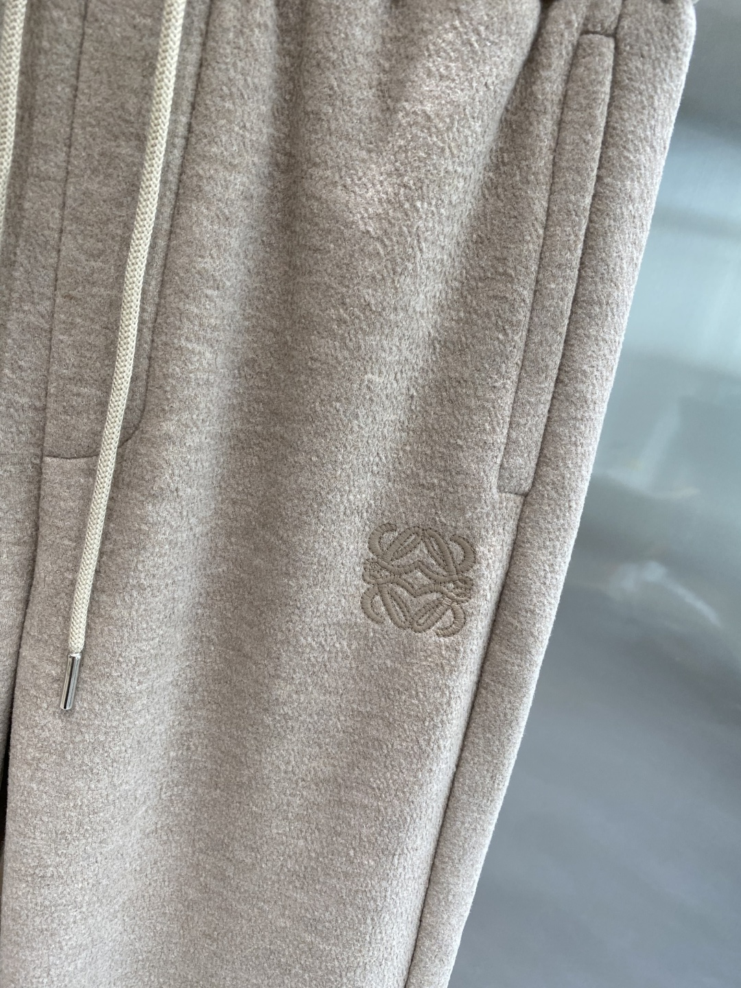 《𝙉𝙚𝙬🤍🖤罗家》2025专柜新品大爆款高端休闲裤松紧裤！奢华品牌logo重工艺点缀 随意进出专柜，高端