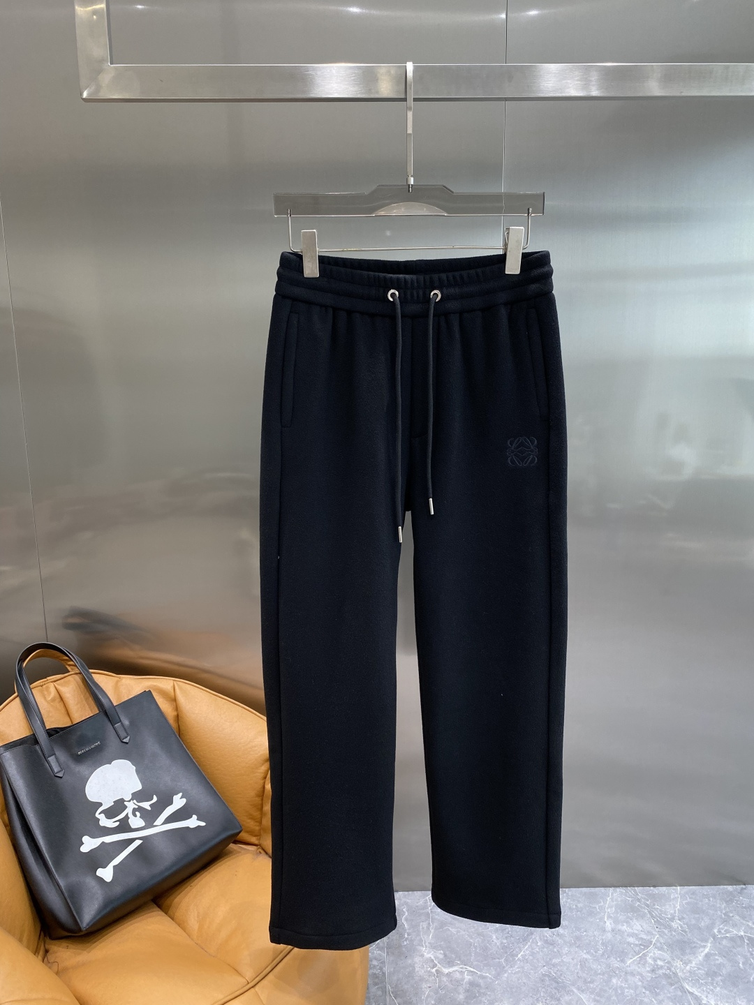 《𝙉𝙚𝙬🤍🖤罗家》2025专柜新品大爆款高端休闲裤松紧裤！奢华品牌logo重工艺点缀 随意进出专柜，高端