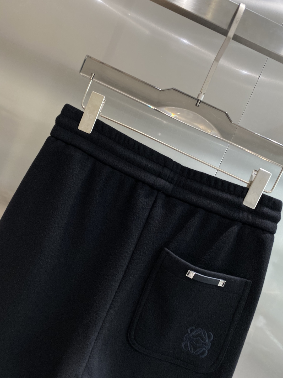 《𝙉𝙚𝙬🤍🖤罗家》2025专柜新品大爆款高端休闲裤松紧裤！奢华品牌logo重工艺点缀 随意进出专柜，高端