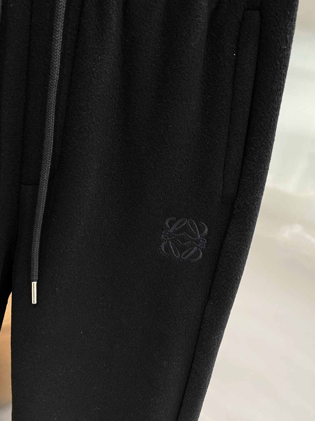 《𝙉𝙚𝙬🤍🖤罗家》2025专柜新品大爆款高端休闲裤松紧裤！奢华品牌logo重工艺点缀 随意进出专柜，高端