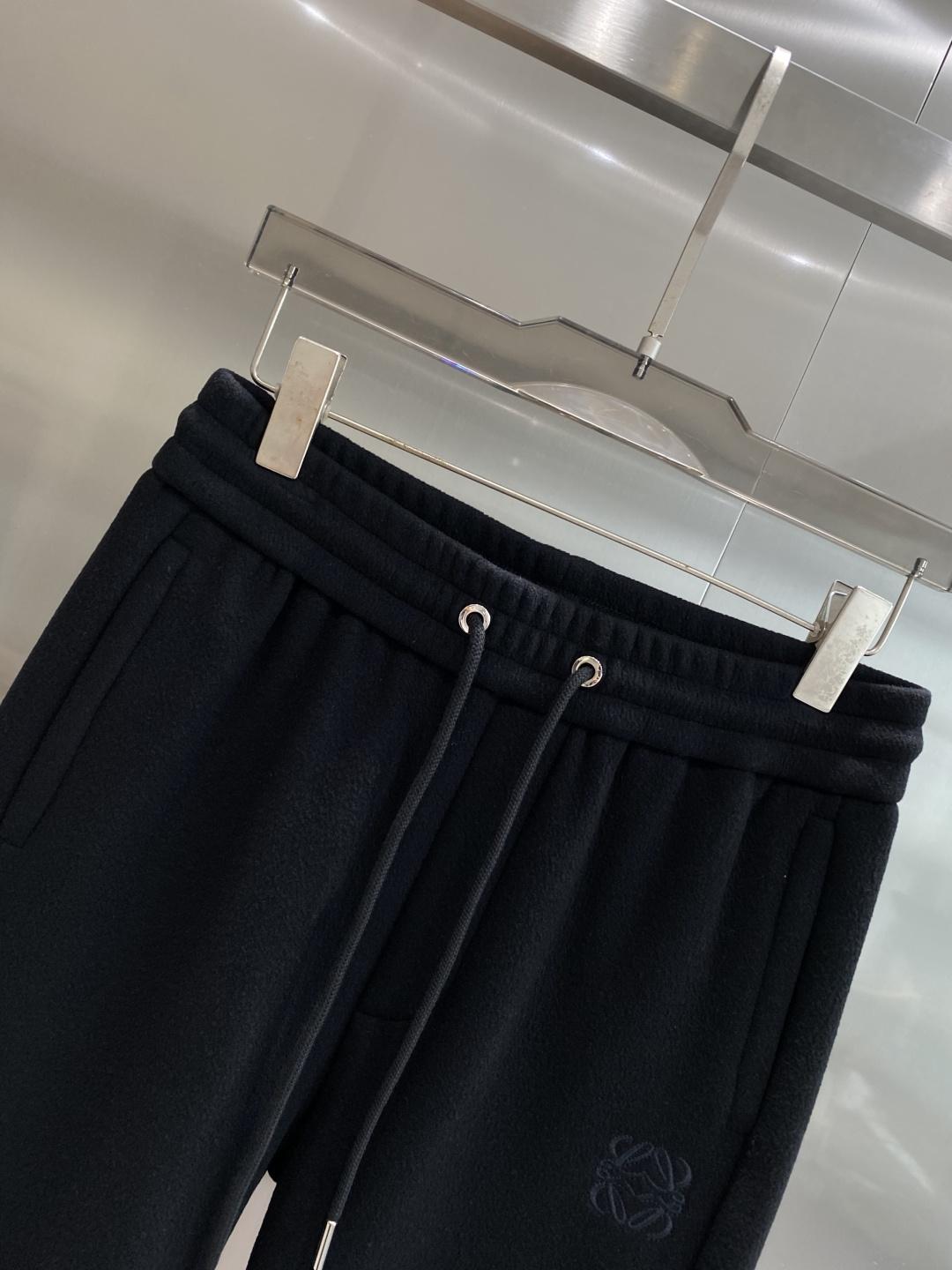 《𝙉𝙚𝙬🤍🖤罗家》2025专柜新品大爆款高端休闲裤松紧裤！奢华品牌logo重工艺点缀 随意进出专柜，高端