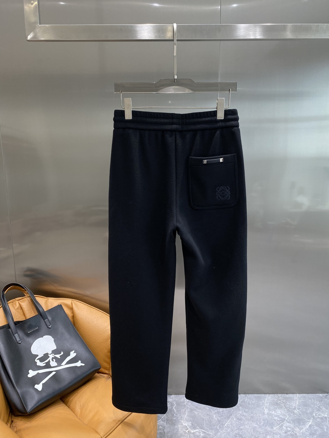 《𝙉𝙚𝙬🤍🖤罗家》2025专柜新品大爆款高端休闲裤松紧裤！奢华品牌logo重工艺点缀 随意进出专柜，高端