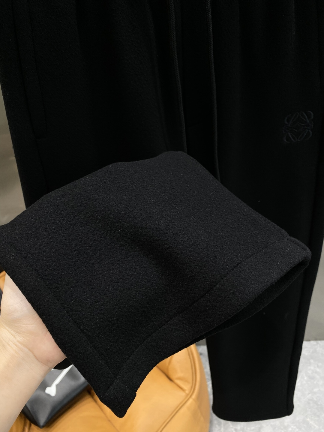 《𝙉𝙚𝙬🤍🖤罗家》2025专柜新品大爆款高端休闲裤松紧裤！奢华品牌logo重工艺点缀 随意进出专柜，高端