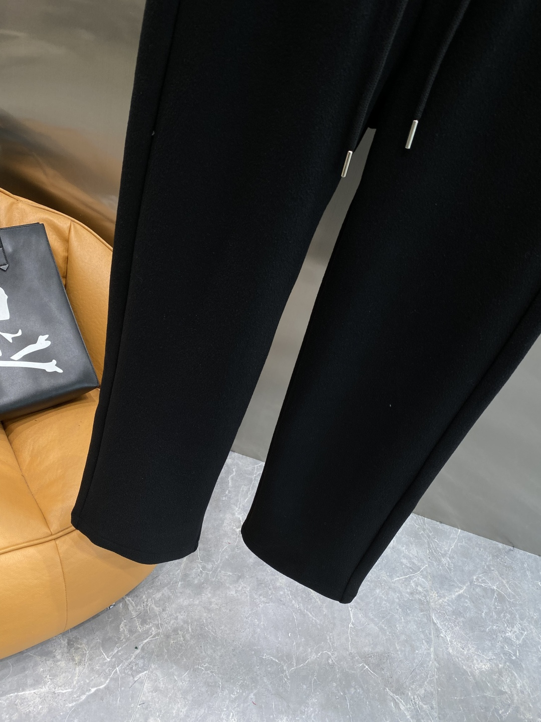 《𝙉𝙚𝙬🤍🖤罗家》2025专柜新品大爆款高端休闲裤松紧裤！奢华品牌logo重工艺点缀 随意进出专柜，高端