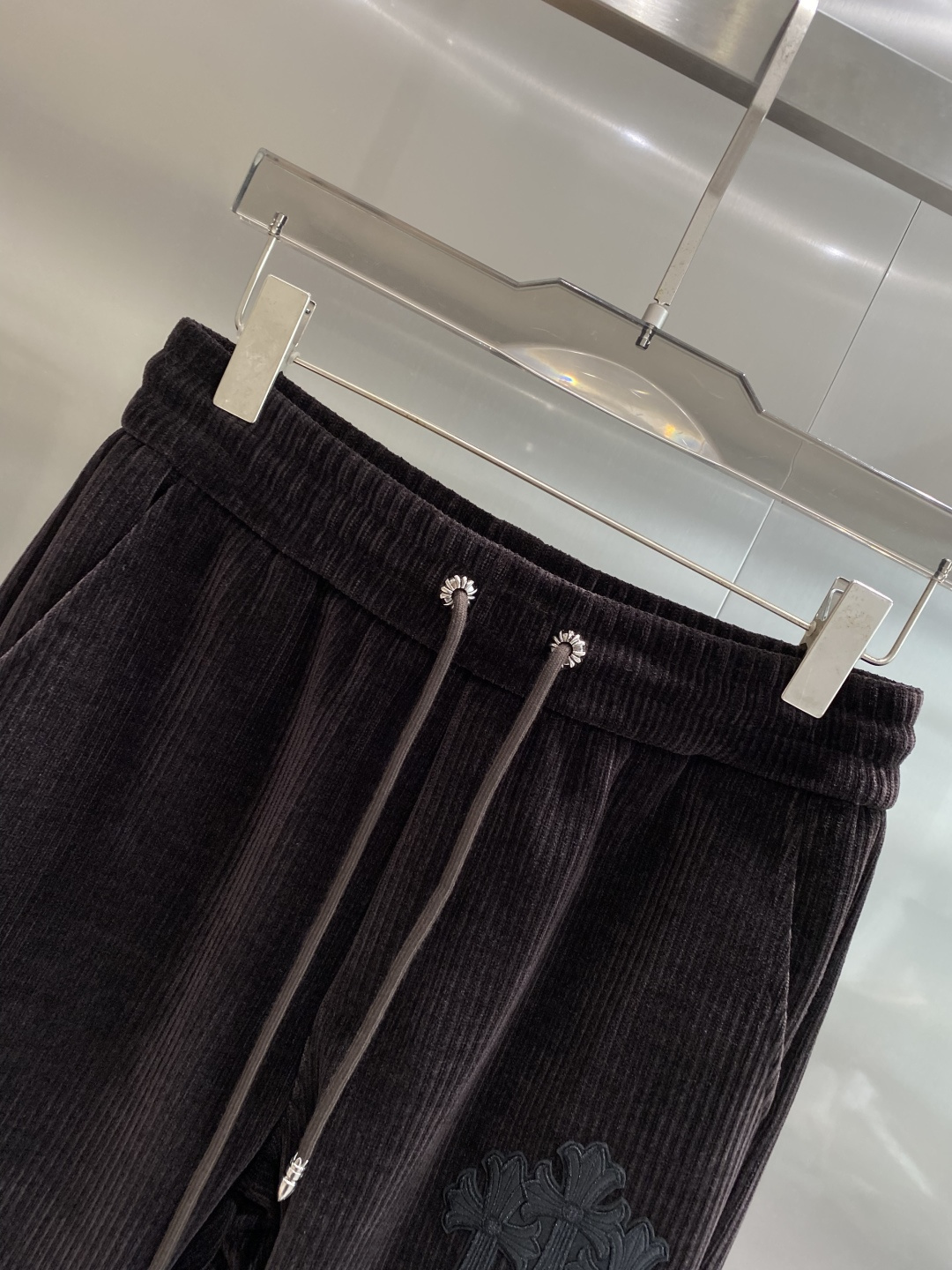 《𝙉𝙚𝙬🤍🖤克罗家》2025专柜新品大爆款高端休闲裤松紧裤！奢华品牌logo重工艺点缀 随意进出专柜，高