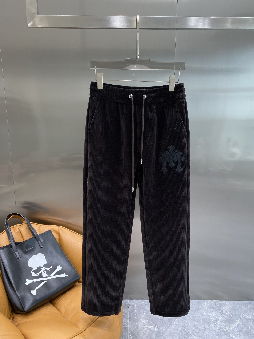 《𝙉𝙚𝙬🤍🖤克罗家》2025专柜新品大爆款高端休闲裤松紧裤！奢华品牌logo重工艺点缀 随意进出专柜，高