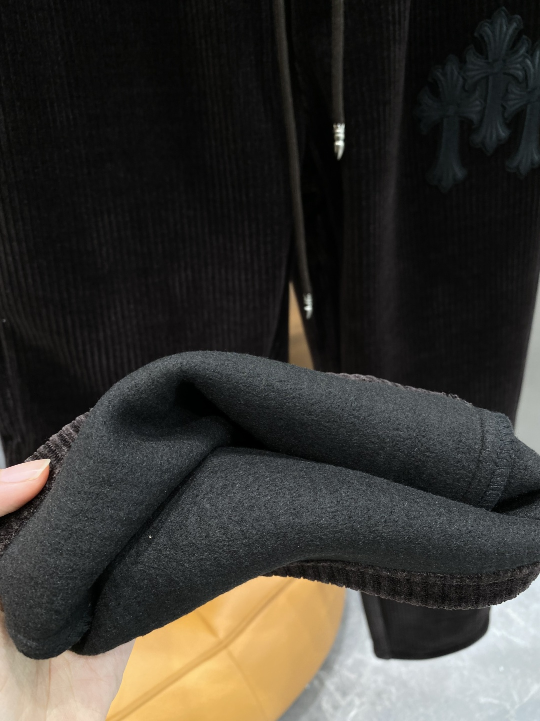 《𝙉𝙚𝙬🤍🖤克罗家》2025专柜新品大爆款高端休闲裤松紧裤！奢华品牌logo重工艺点缀 随意进出专柜，高