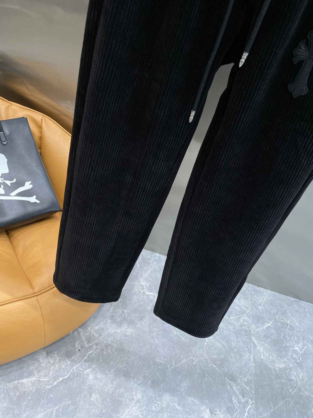 《𝙉𝙚𝙬🤍🖤克罗家》2025专柜新品大爆款高端休闲裤松紧裤！奢华品牌logo重工艺点缀 随意进出专柜，高