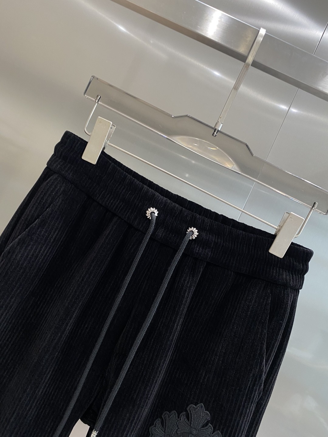 《𝙉𝙚𝙬🤍🖤克罗家》2025专柜新品大爆款高端休闲裤松紧裤！奢华品牌logo重工艺点缀 随意进出专柜，高