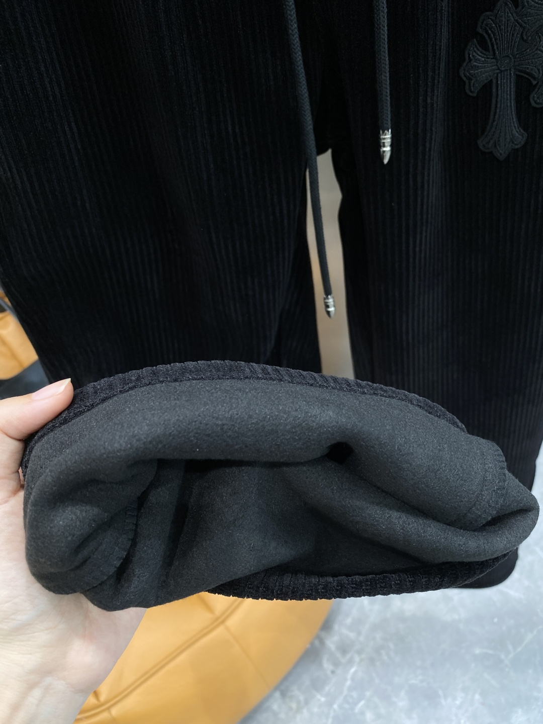 《𝙉𝙚𝙬🤍🖤克罗家》2025专柜新品大爆款高端休闲裤松紧裤！奢华品牌logo重工艺点缀 随意进出专柜，高