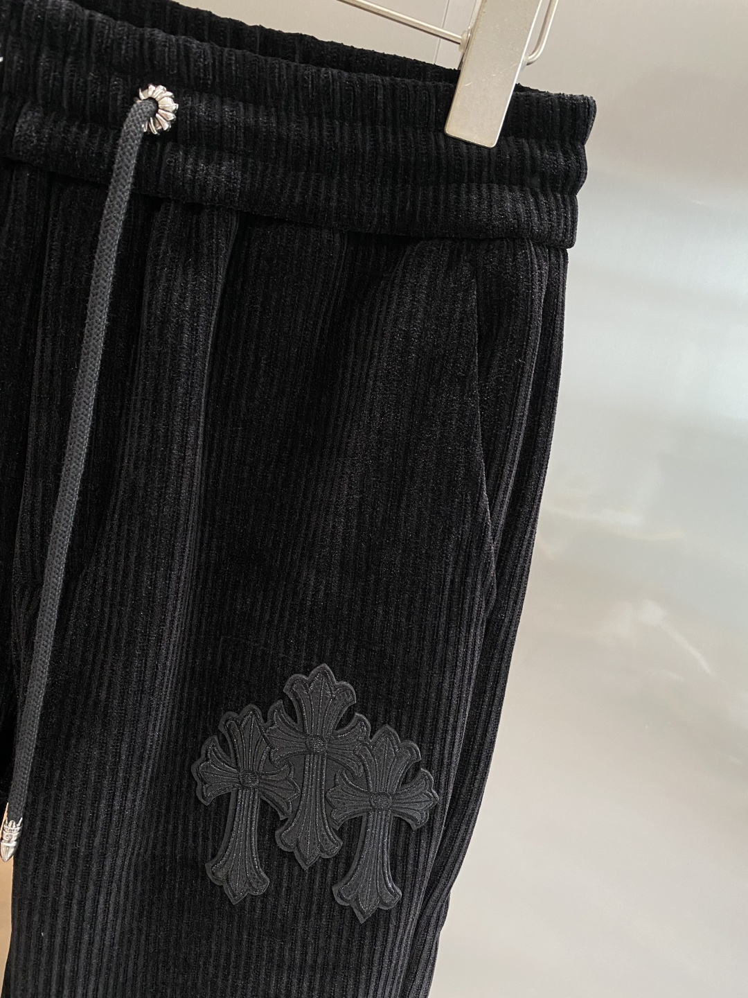 《𝙉𝙚𝙬🤍🖤克罗家》2025专柜新品大爆款高端休闲裤松紧裤！奢华品牌logo重工艺点缀 随意进出专柜，高