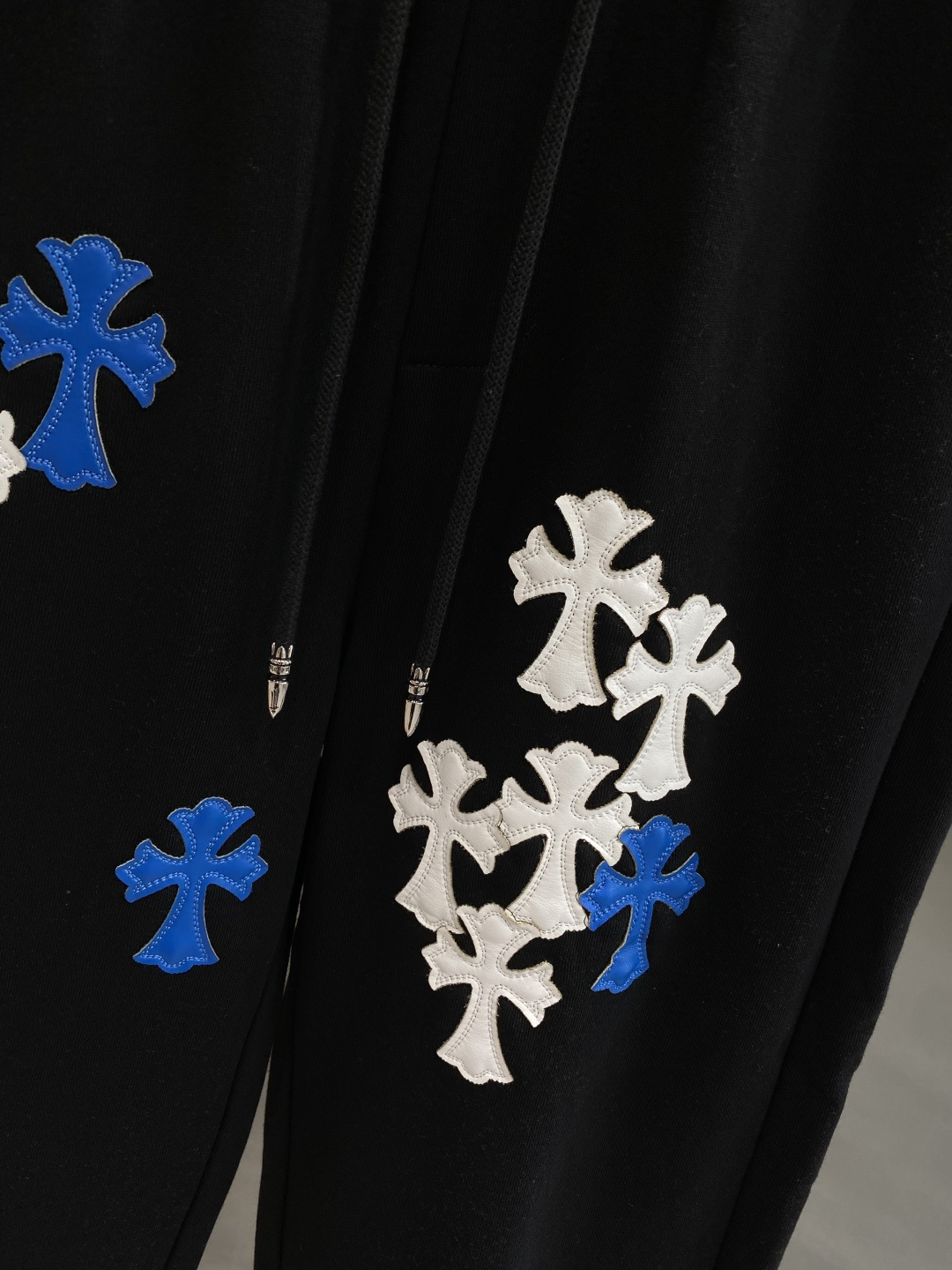 《𝙉𝙚𝙬🖤🤍克家》2025专柜新品大爆款高端休闲裤松紧裤！奢华品牌logo重工艺点缀 随意进出专柜，高端