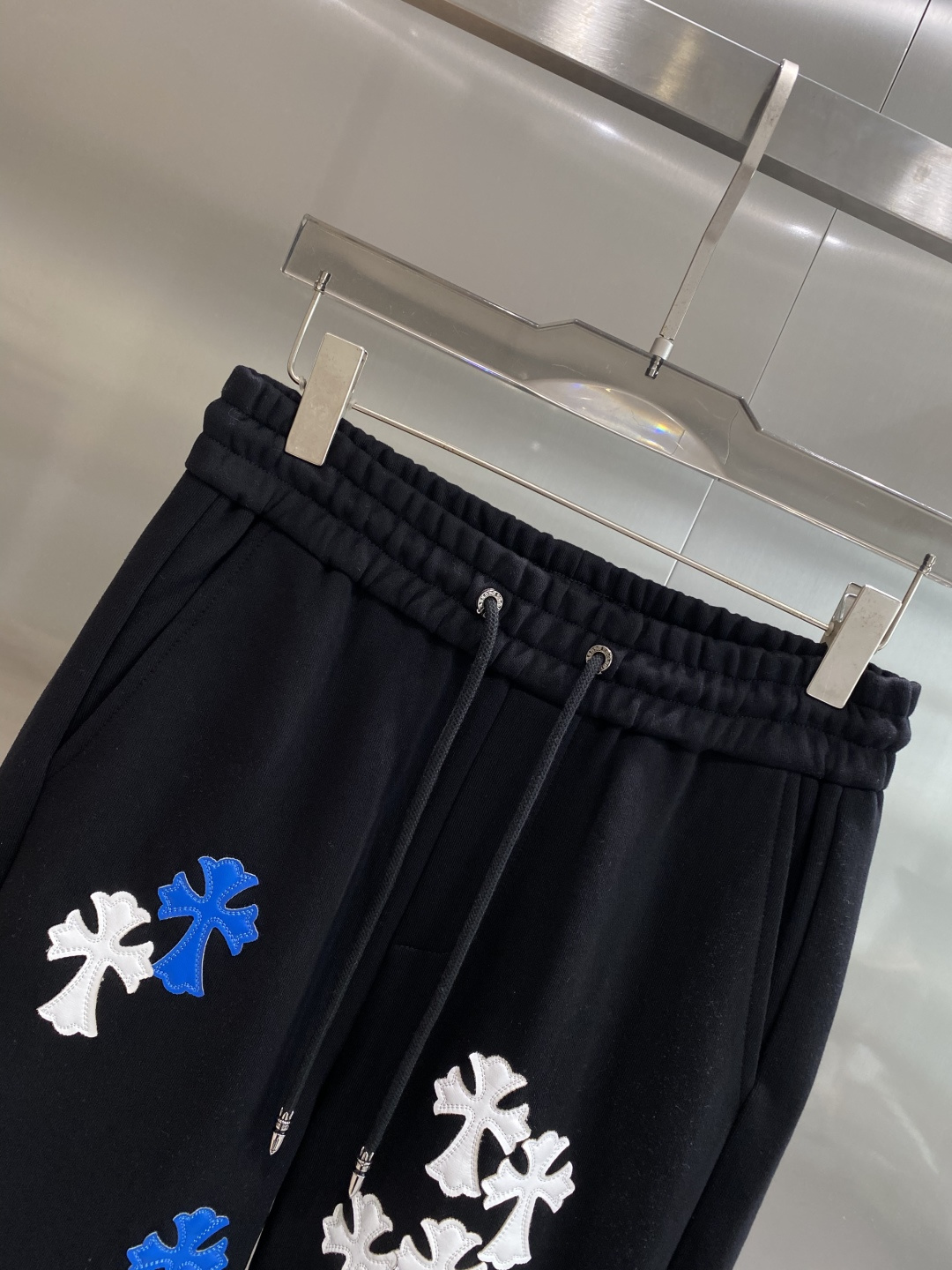 《𝙉𝙚𝙬🖤🤍克家》2025专柜新品大爆款高端休闲裤松紧裤！奢华品牌logo重工艺点缀 随意进出专柜，高端