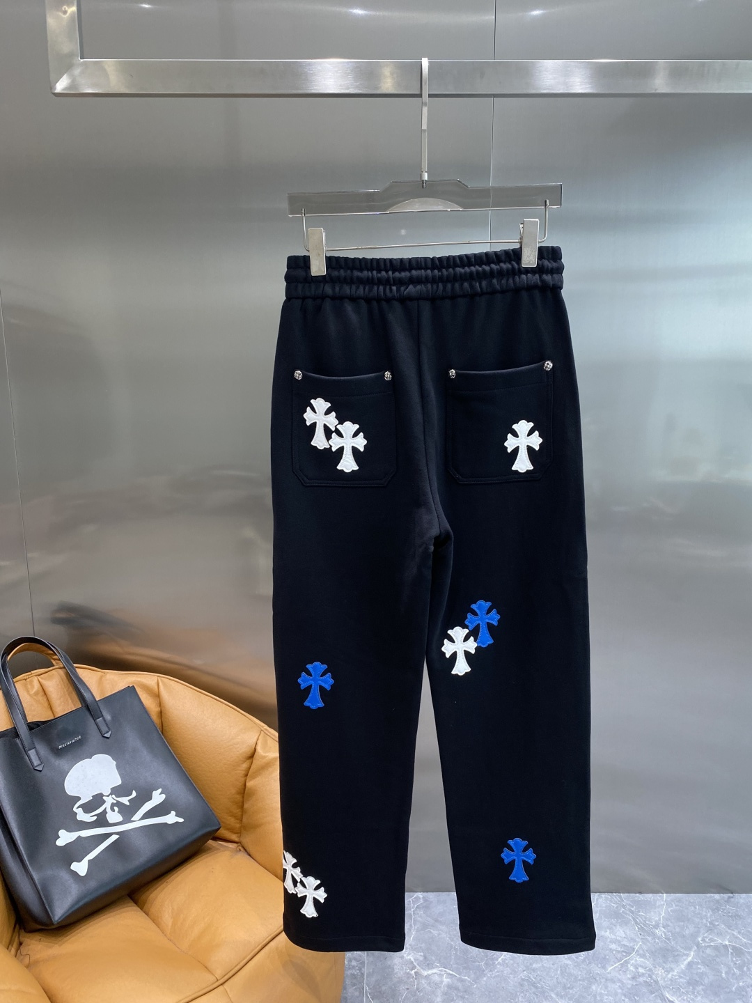 《𝙉𝙚𝙬🖤🤍克家》2025专柜新品大爆款高端休闲裤松紧裤！奢华品牌logo重工艺点缀 随意进出专柜，高端