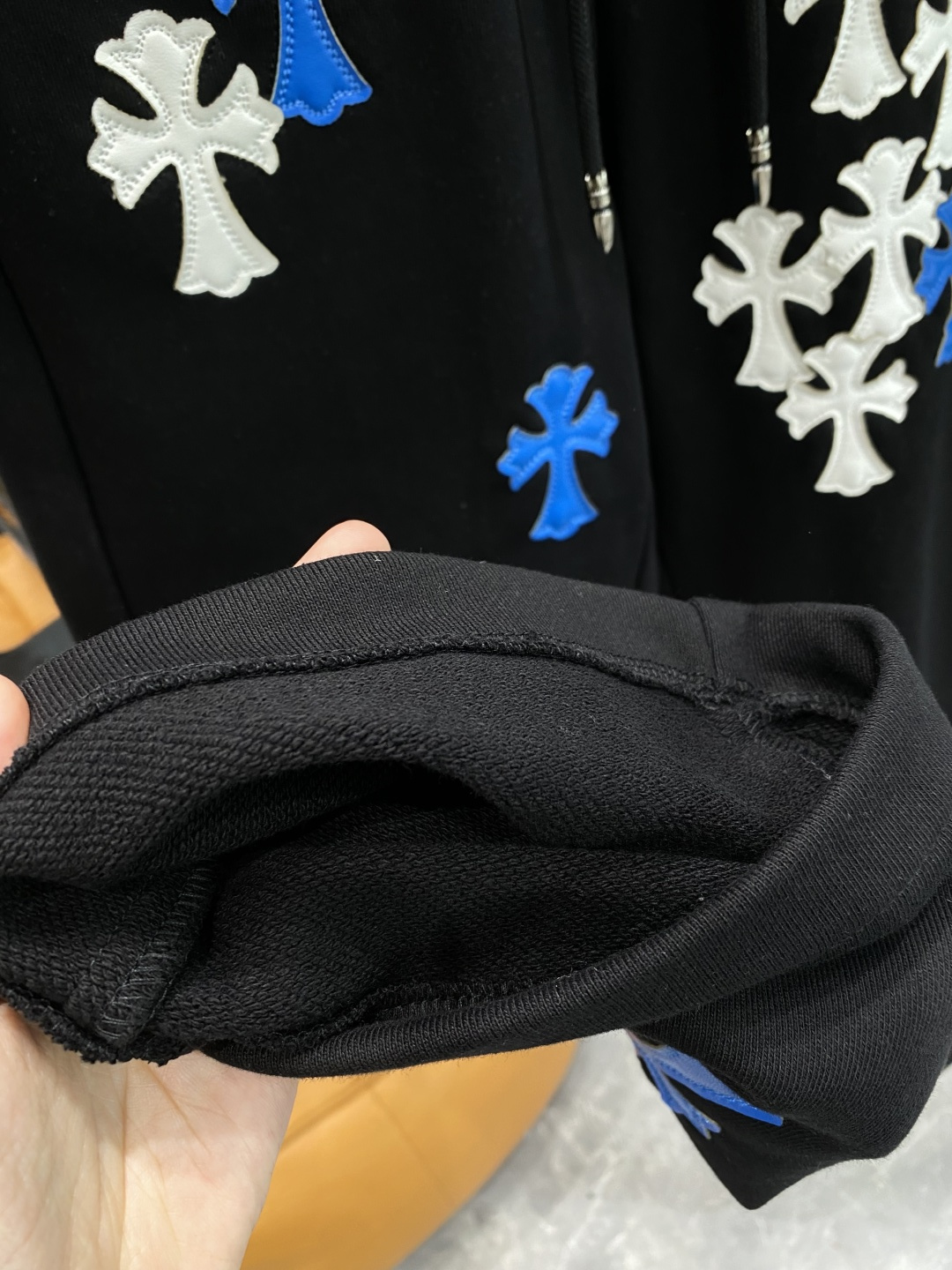 《𝙉𝙚𝙬🖤🤍克家》2025专柜新品大爆款高端休闲裤松紧裤！奢华品牌logo重工艺点缀 随意进出专柜，高端