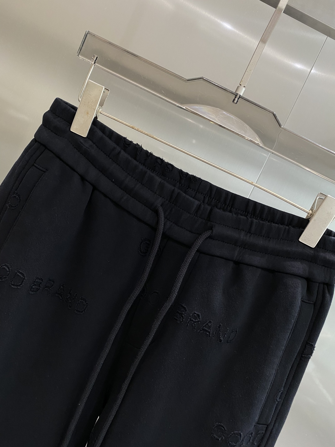 《𝙉𝙚𝙬🖤🤍古家》2025专柜新品大爆款高端休闲裤松紧裤！奢华品牌logo重工艺点缀 随意进出专柜，高端