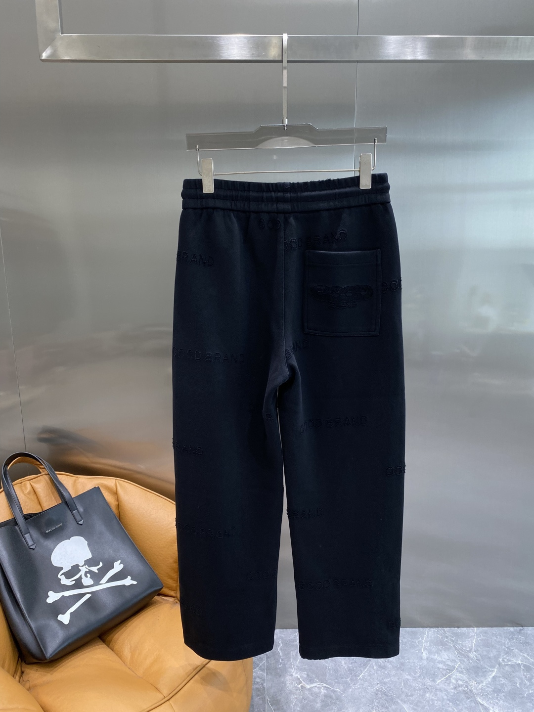 《𝙉𝙚𝙬🖤🤍古家》2025专柜新品大爆款高端休闲裤松紧裤！奢华品牌logo重工艺点缀 随意进出专柜，高端