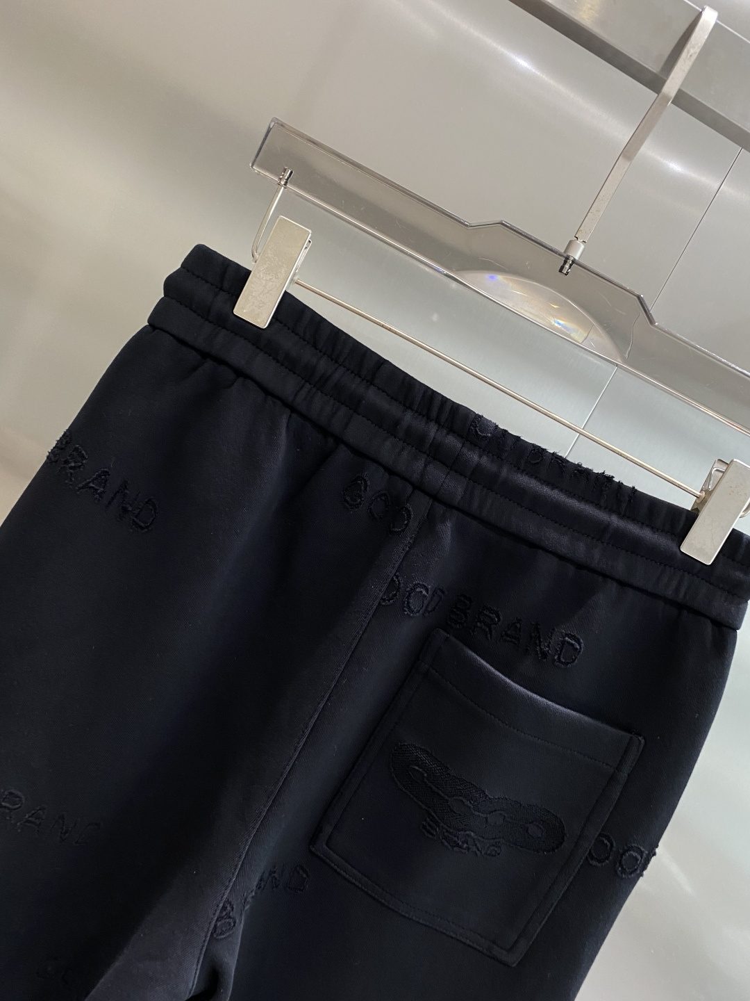 《𝙉𝙚𝙬🖤🤍古家》2025专柜新品大爆款高端休闲裤松紧裤！奢华品牌logo重工艺点缀 随意进出专柜，高端