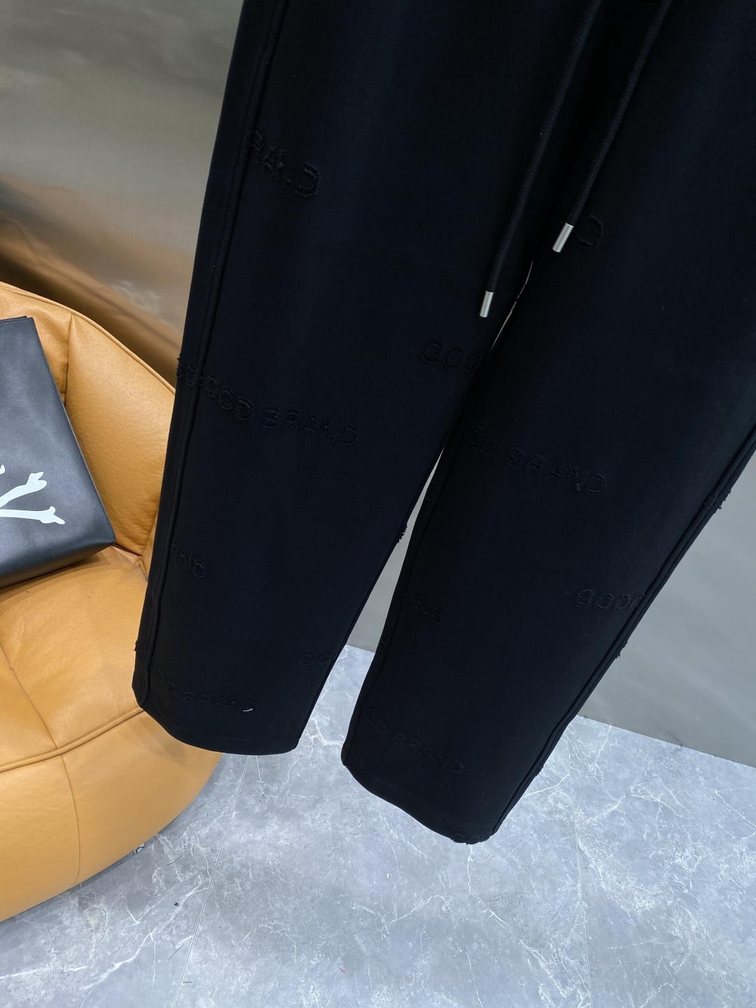 《𝙉𝙚𝙬🖤🤍古家》2025专柜新品大爆款高端休闲裤松紧裤！奢华品牌logo重工艺点缀 随意进出专柜，高端