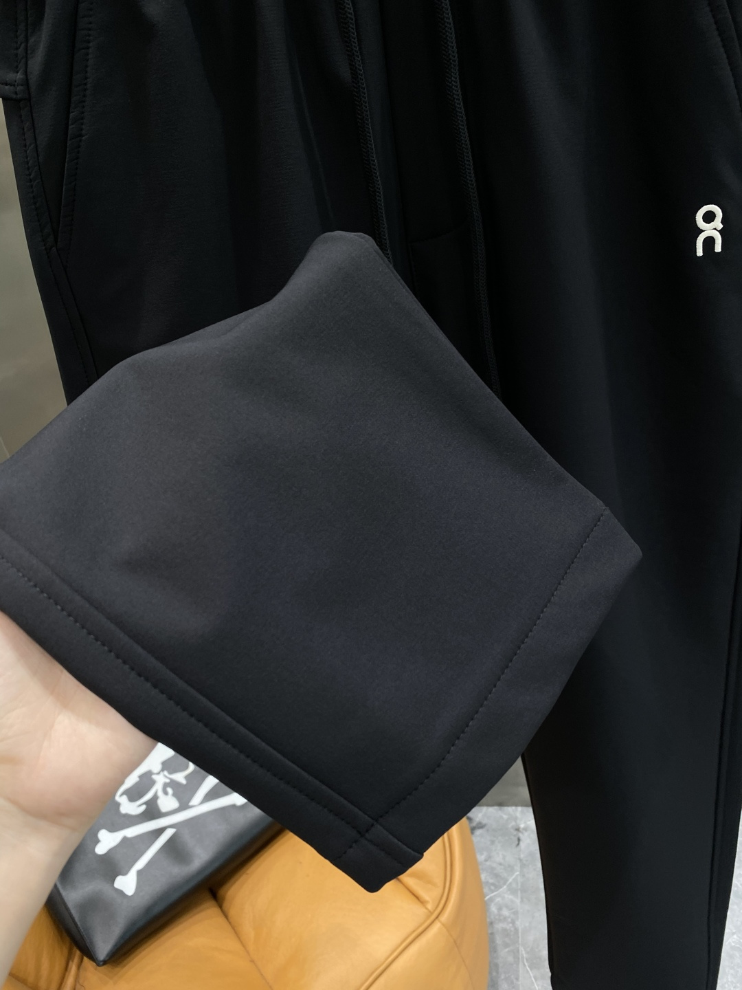 《𝙉𝙚𝙬🖤🤍罗家》2025专柜新品大爆款高端休闲裤松紧裤！奢华品牌logo重工艺点缀 随意进出专柜，高端