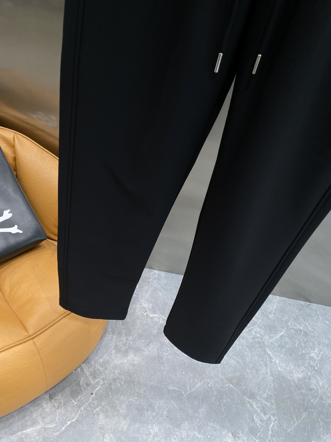 《𝙉𝙚𝙬🖤🤍罗家》2025专柜新品大爆款高端休闲裤松紧裤！奢华品牌logo重工艺点缀 随意进出专柜，高端