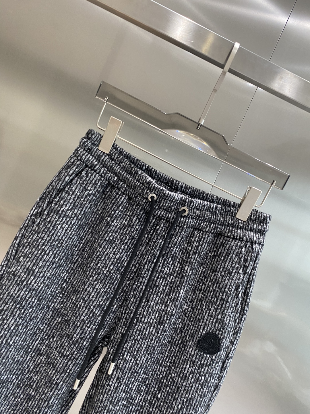 《𝙉𝙚𝙬🤍🖤蒙家》2025专柜新品大爆款高端休闲裤松紧裤！奢华品牌logo重工艺点缀 随意进出专柜，高端