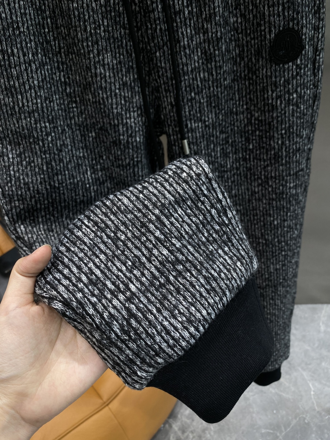 《𝙉𝙚𝙬🤍🖤蒙家》2025专柜新品大爆款高端休闲裤松紧裤！奢华品牌logo重工艺点缀 随意进出专柜，高端