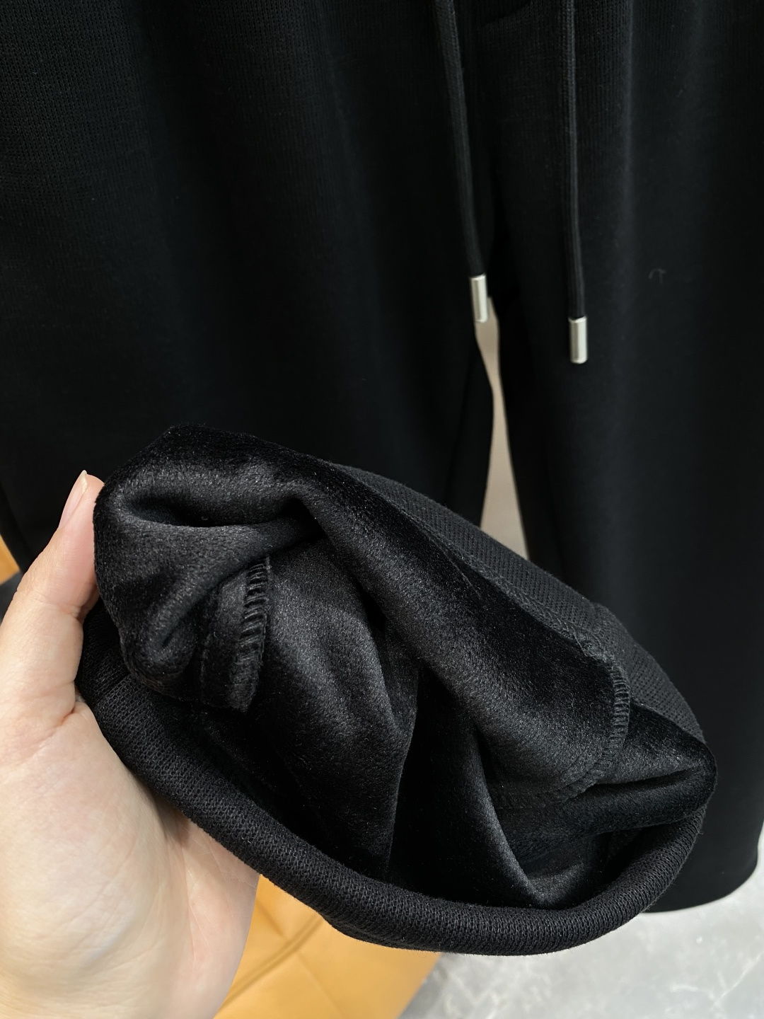 《𝙉𝙚𝙬🤍🖤蒙家》2025秋冬新款休闲裤！官网同步发售。品牌经典LOGO休闲裤 ，舒适度极好，手触感强烈