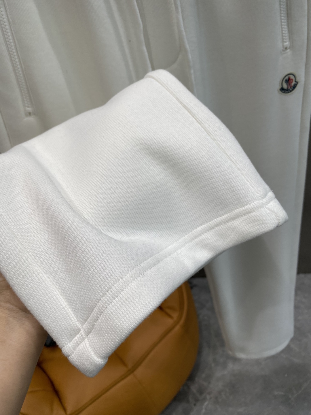 《𝙉𝙚𝙬🤍🖤蒙家》2025秋冬新款休闲裤！官网同步发售。品牌经典LOGO休闲裤 ，舒适度极好，手触感强烈