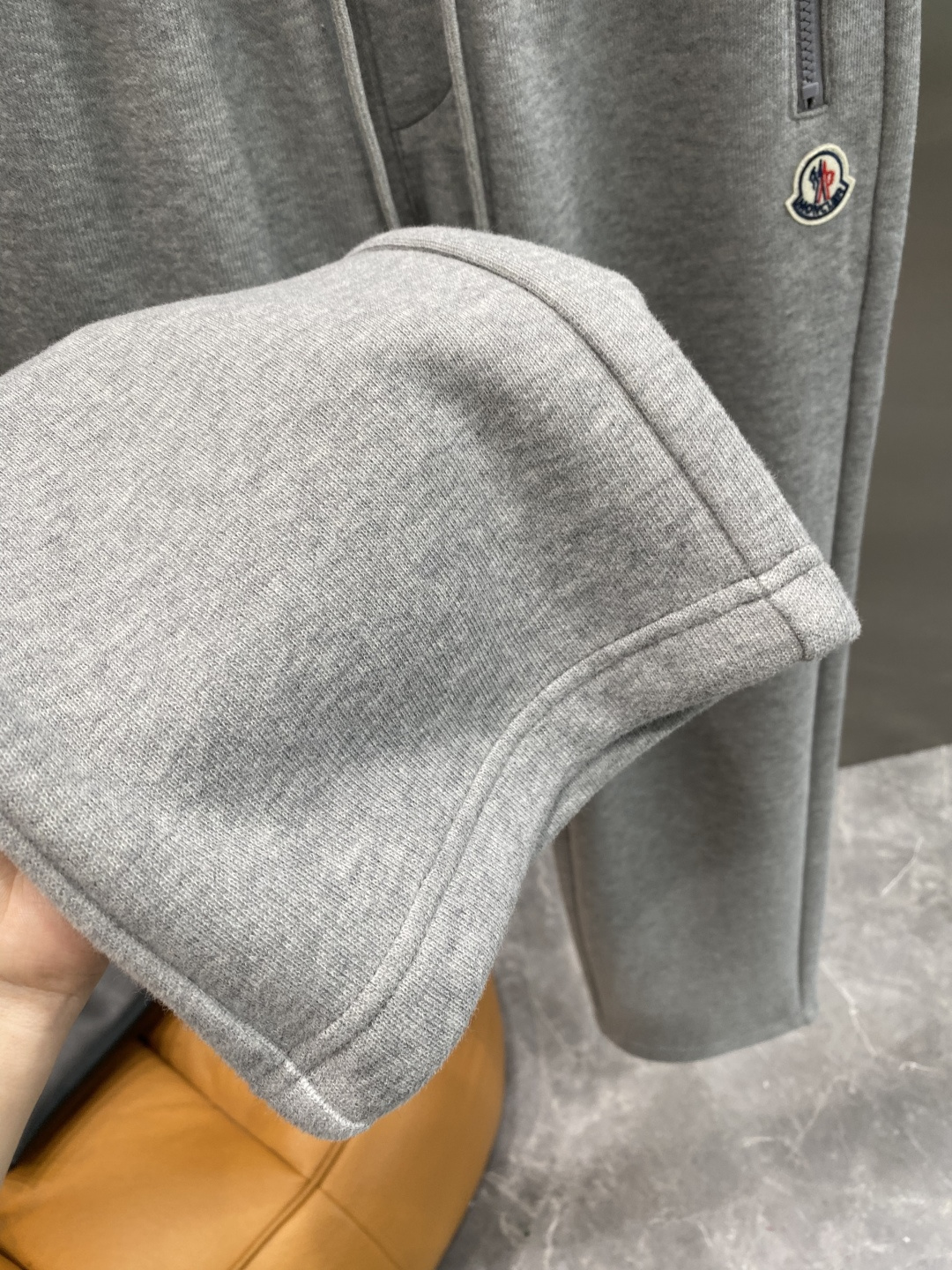 《𝙉𝙚𝙬🤍🖤蒙家》2025秋冬新款休闲裤！官网同步发售。品牌经典LOGO休闲裤 ，舒适度极好，手触感强烈